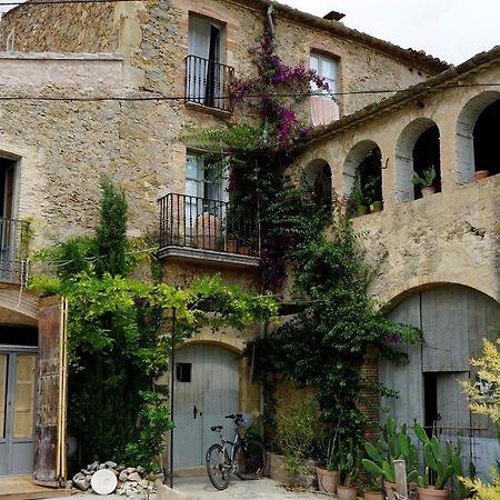 Can Tat, Loft In A Old Coach House Sant Jordi Desvalls Экстерьер фото