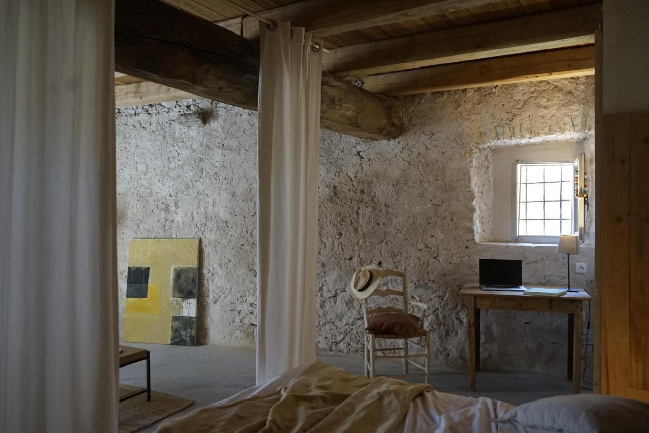 Can Tat, Loft In A Old Coach House Sant Jordi Desvalls Экстерьер фото