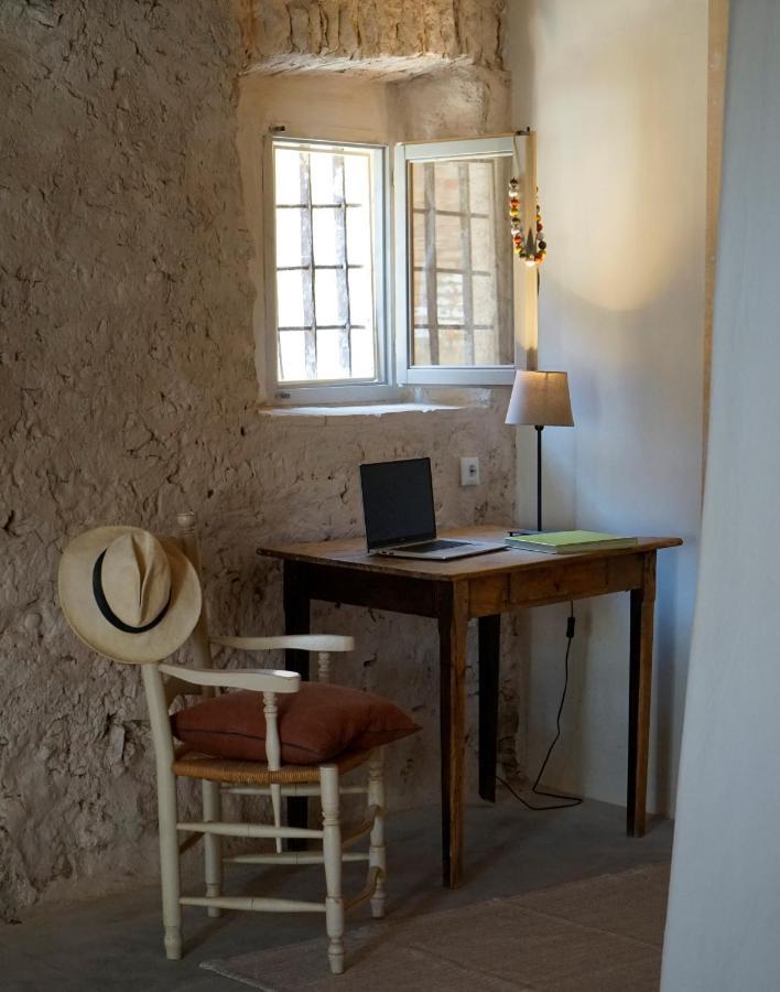 Can Tat, Loft In A Old Coach House Sant Jordi Desvalls Экстерьер фото